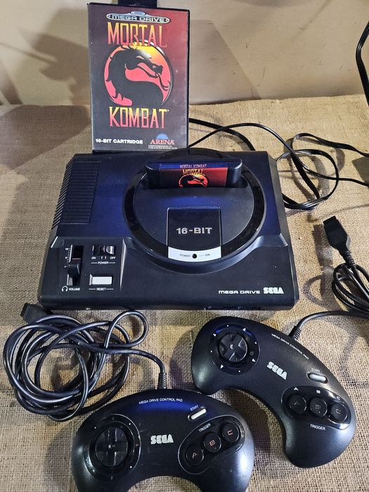 Sega megadrive com um jogo