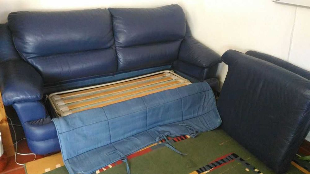 Sofá-cama em pele genuína - 3 lugares