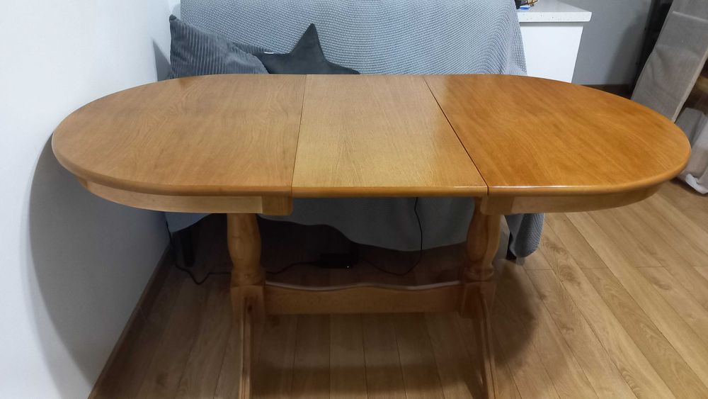 Стіл та 4 крісла