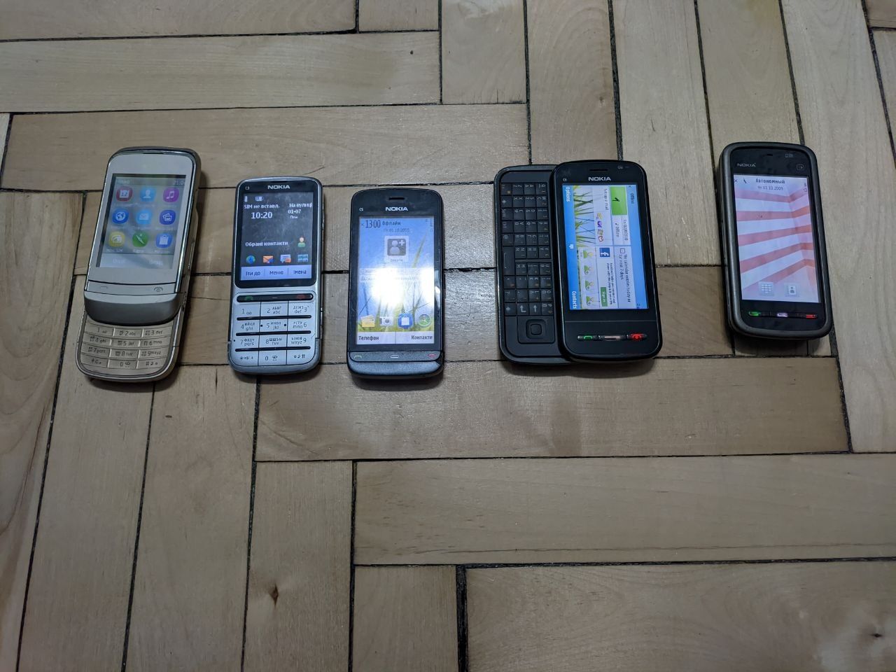 Лот моб. телефонів Nokia (C5,5230,225)