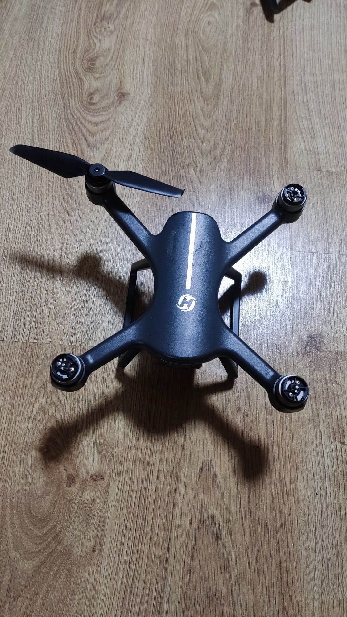 Dron z kamerą Holy stone hs720e