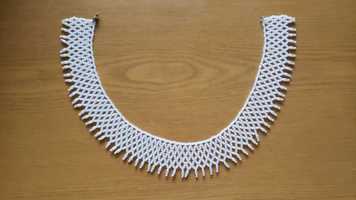 Ожерелье из бисера белое