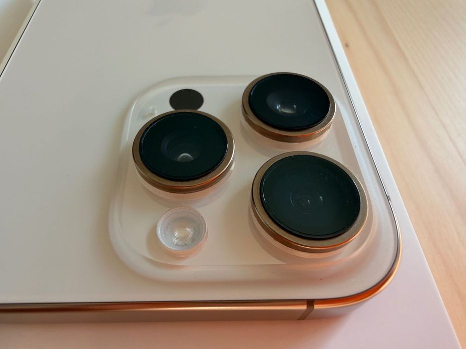 iPhone 16 Pro 128GB pustynny tytan + 2 etui