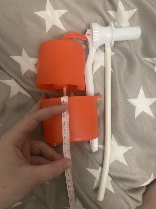 Наповальний механізм бачка унітазу з боковим наповненням, поплавок