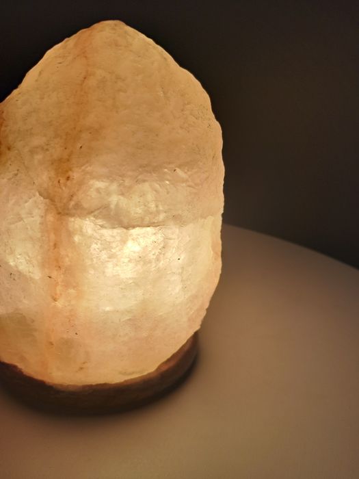 Lampa solna jonizuje powietrze