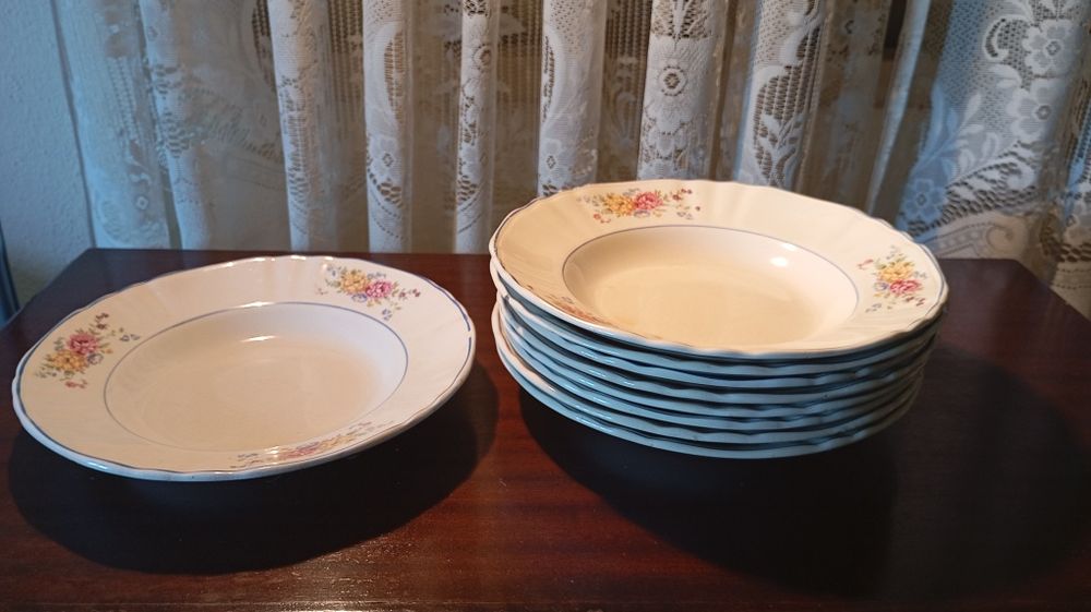 Conjunto de 9 pratos