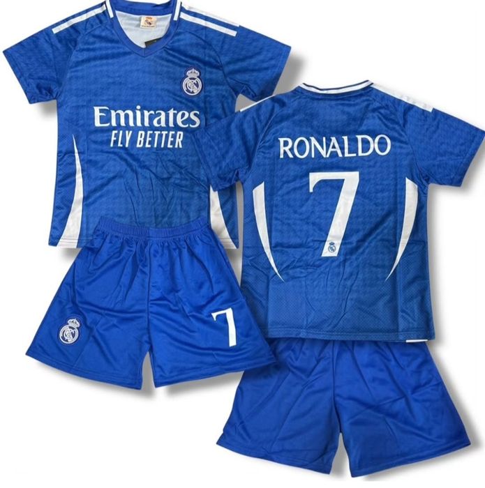 Футбольна форма нового сезону для дітей