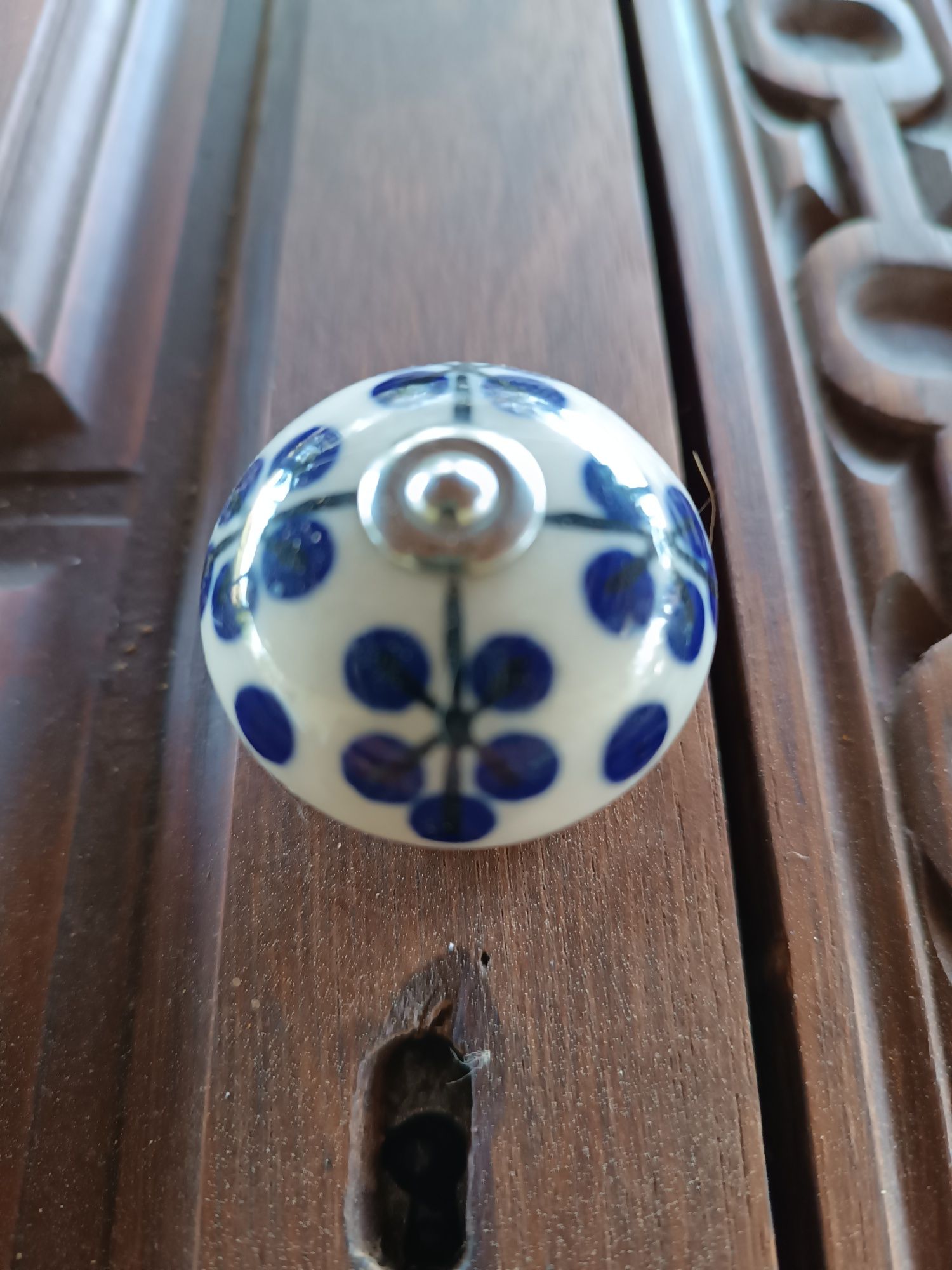 Móvel com gavetas