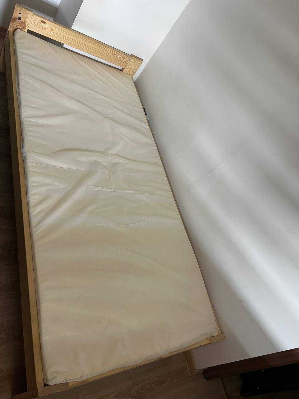 Łóżko pojedyncze razem z materacem