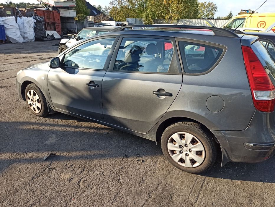 Zderzak maska Hyundai i30 kombi 9a drzwi lampa przód pas części