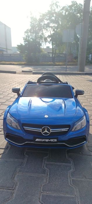 Дитячій електромобіль