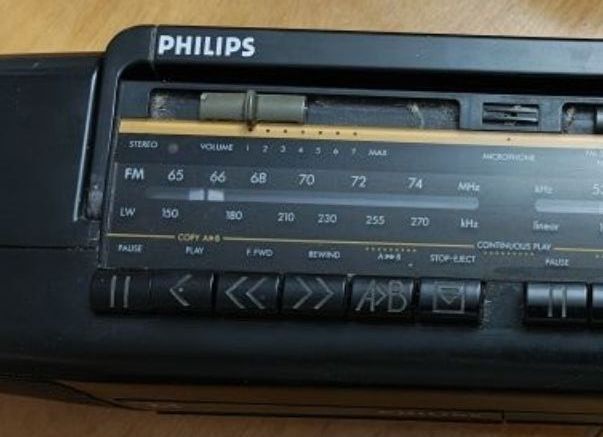Stary Radiomagnetofon Phillips.