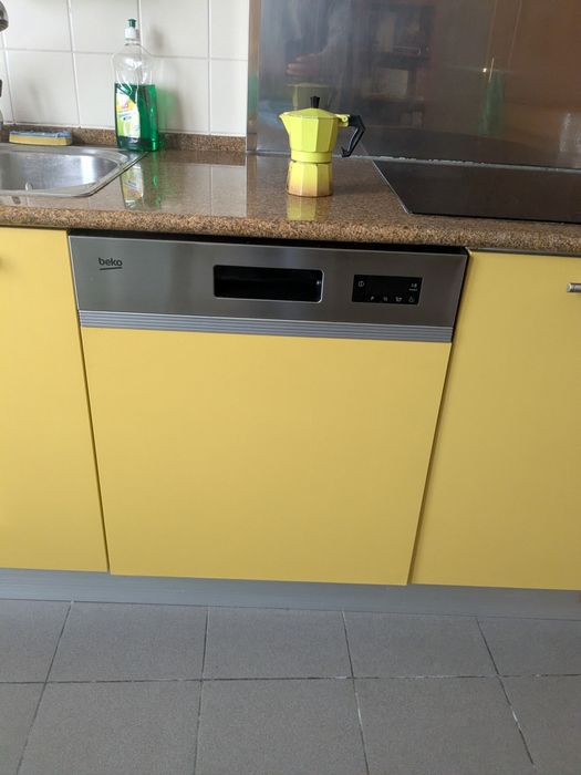 Máquina de lavar a loiça para peças