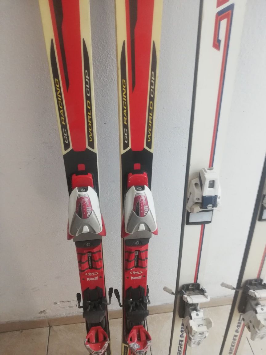 Skis de neve vintage does pares