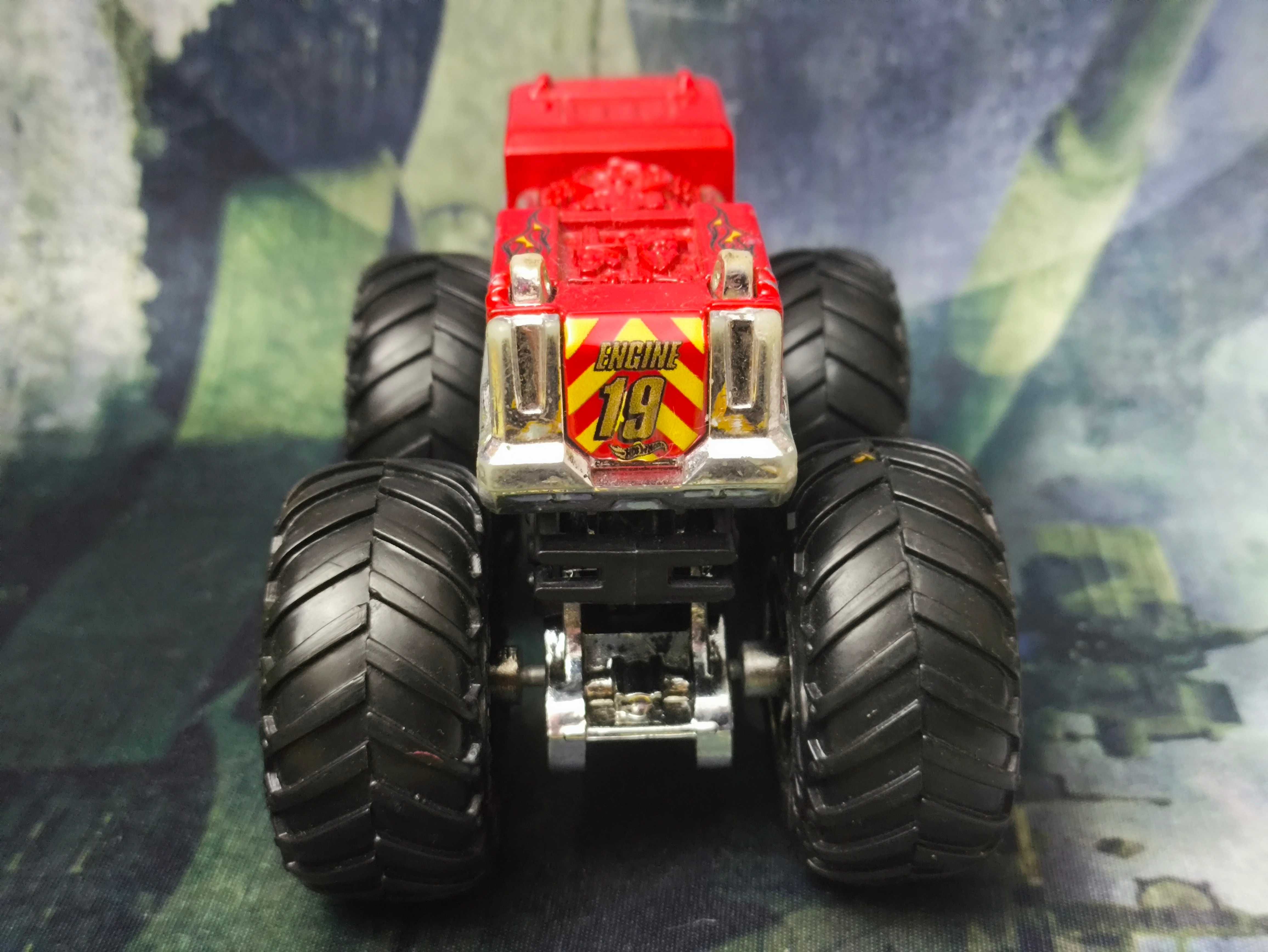 Машинка внедорожник Monster Trucks Hot Wheels Fire