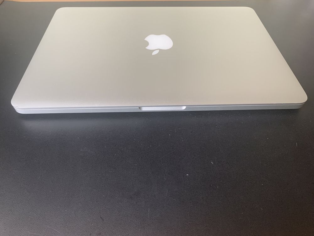 MacBook Pro 13 2015 8/256gb