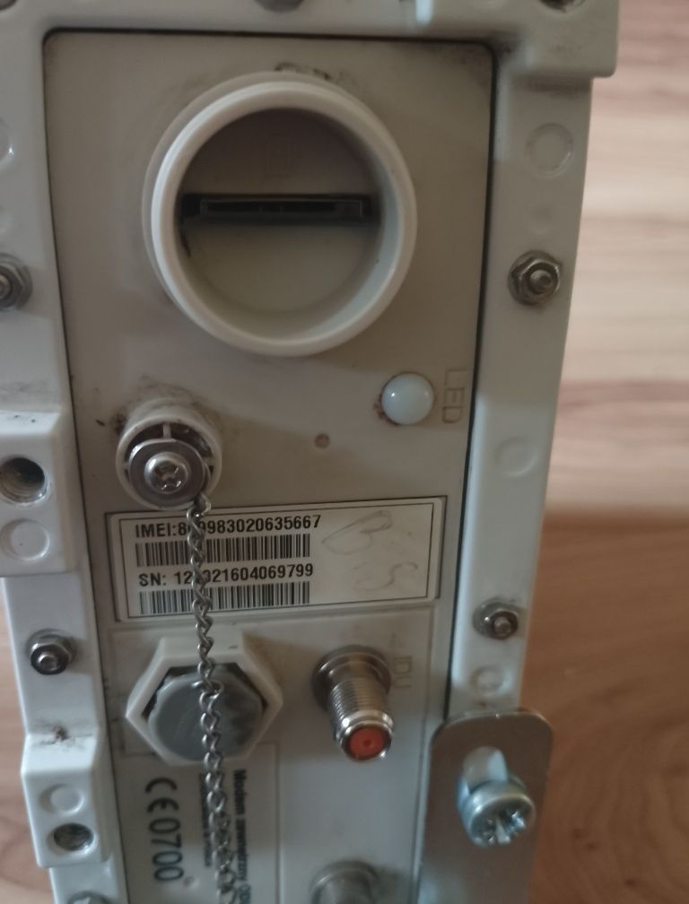 Rutera, antena zestaw do odbioru internetu z karty SIM.