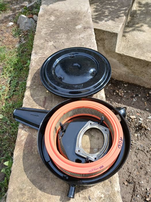 Корпус повітряного фільтра ВАЗ 2103 та клапанна кришка