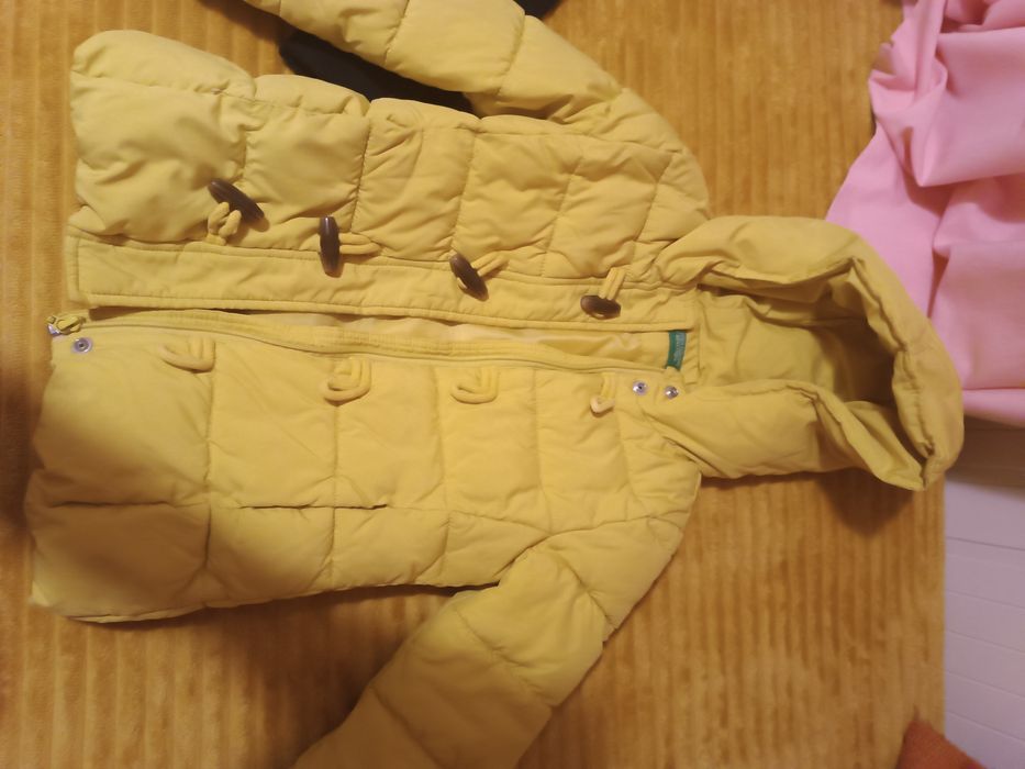 Impermeável amarelo muito quentinho 5 anos