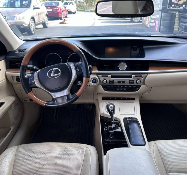 Продам Lexus es300h 2013р.в 2.5 гібрид 183тис.км пробіг