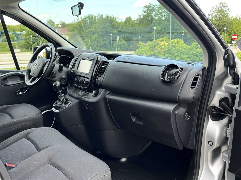 Wypożyczalnia busów aut 9 osobowych bus wakacje najem długoterminowy