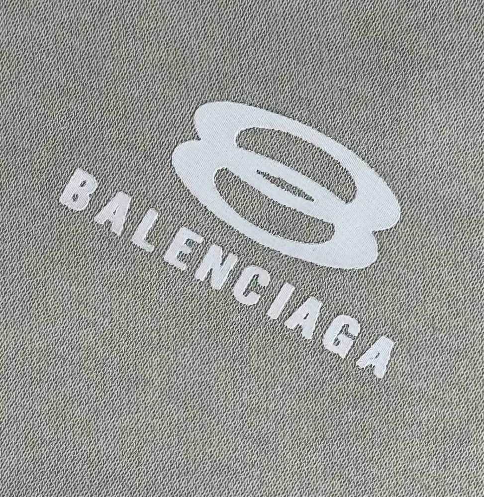 Жіночий костюм Balenciaga