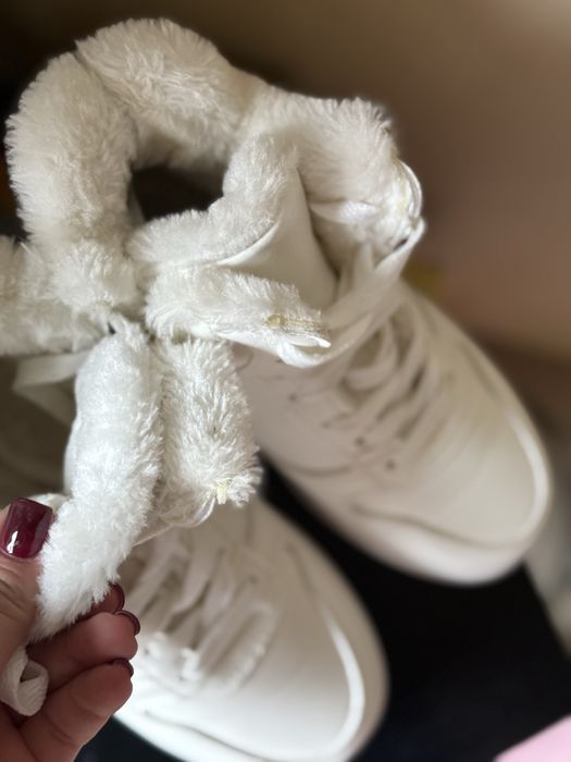 Кросівки зимні жіночі