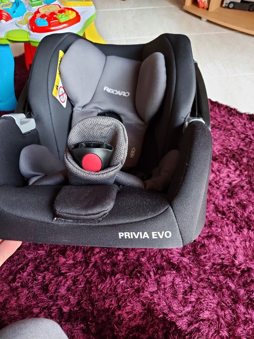 Vendo Carrinho de bebé + ovo + isofix  da marca Recaro City Live