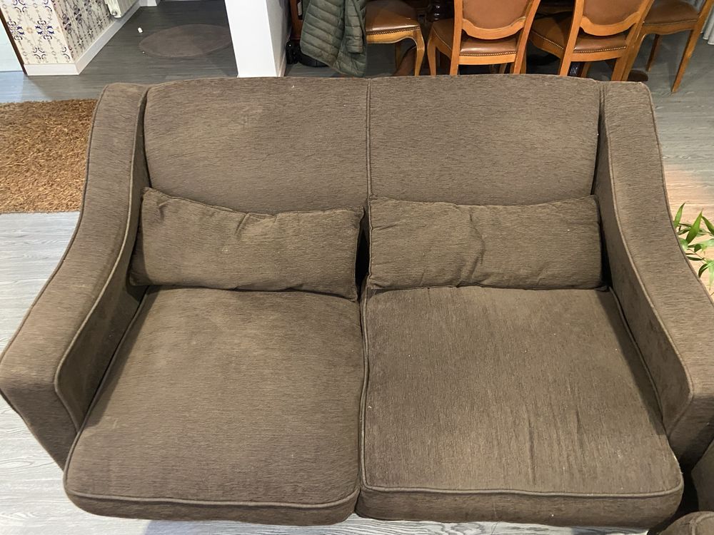 Vendo 2 sofas , com algum uso mas em muito bom estado !