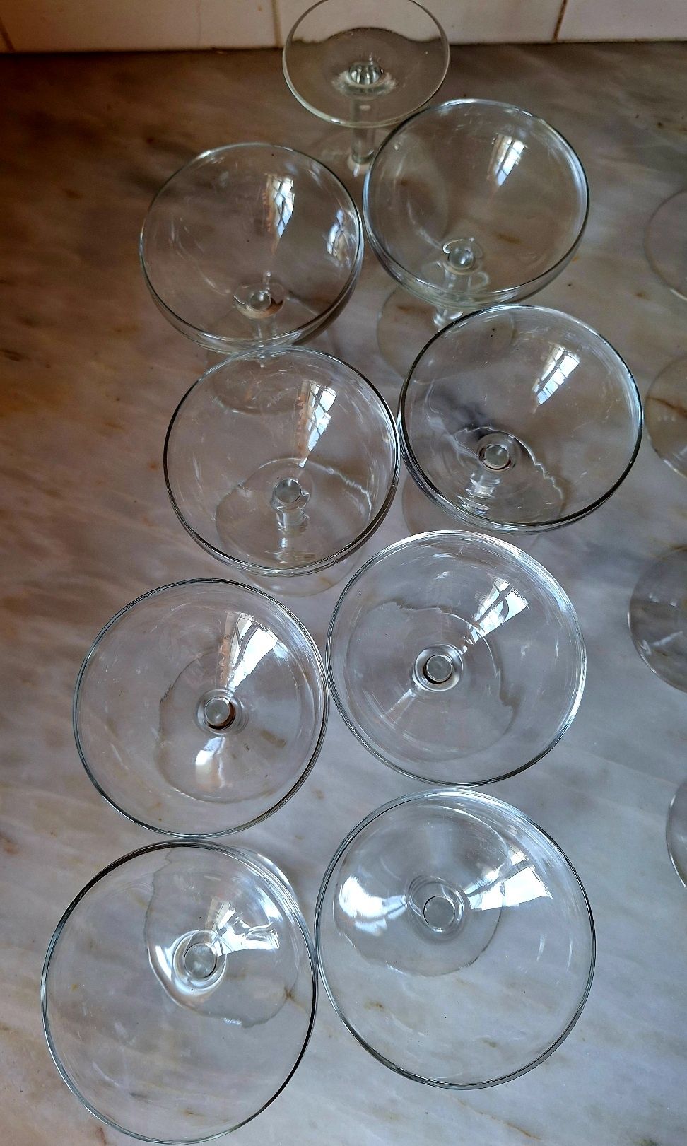 Varias copos de vidro.