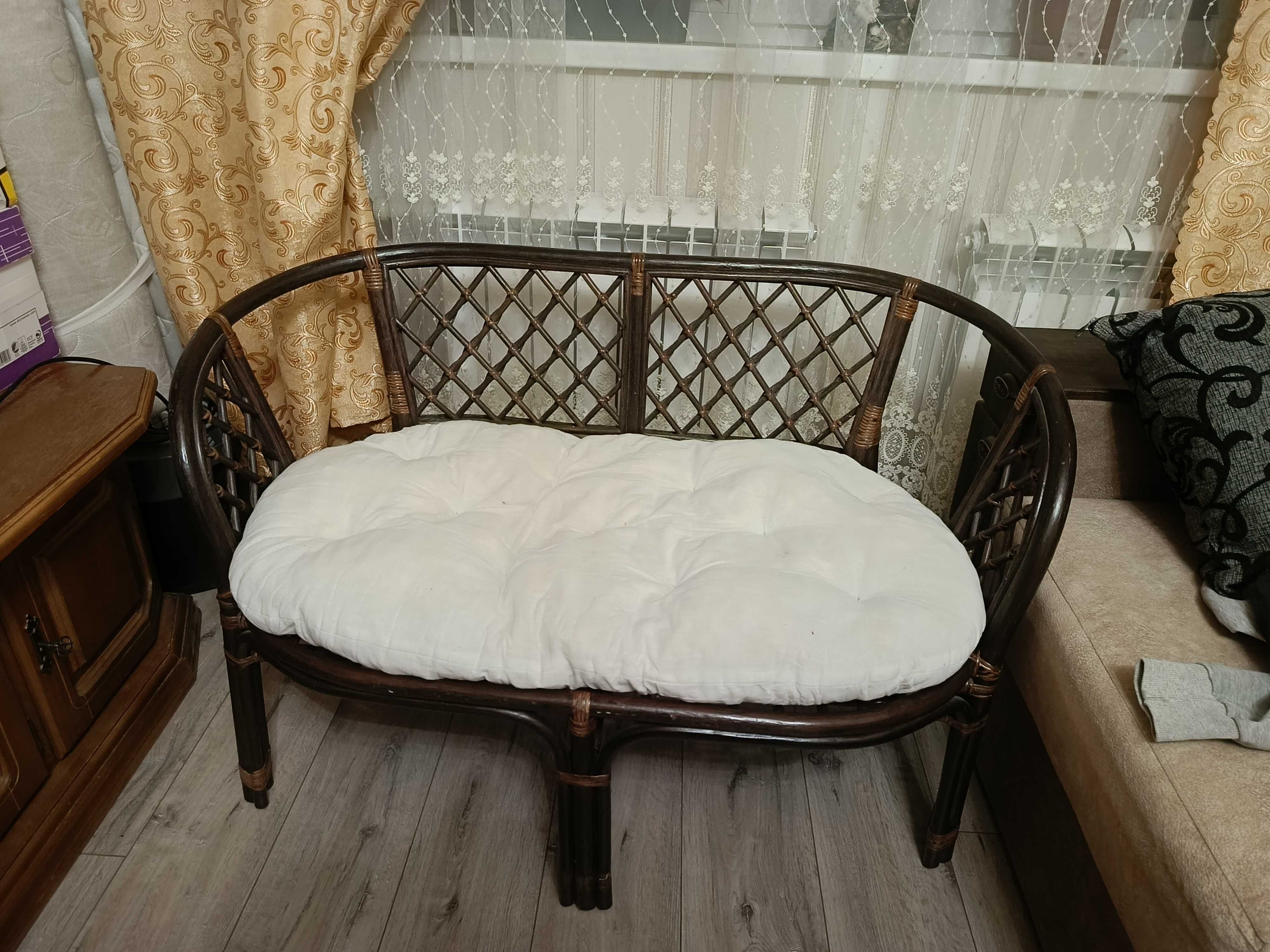Компактный диван- лавочка из натурального ротанга, индонезия