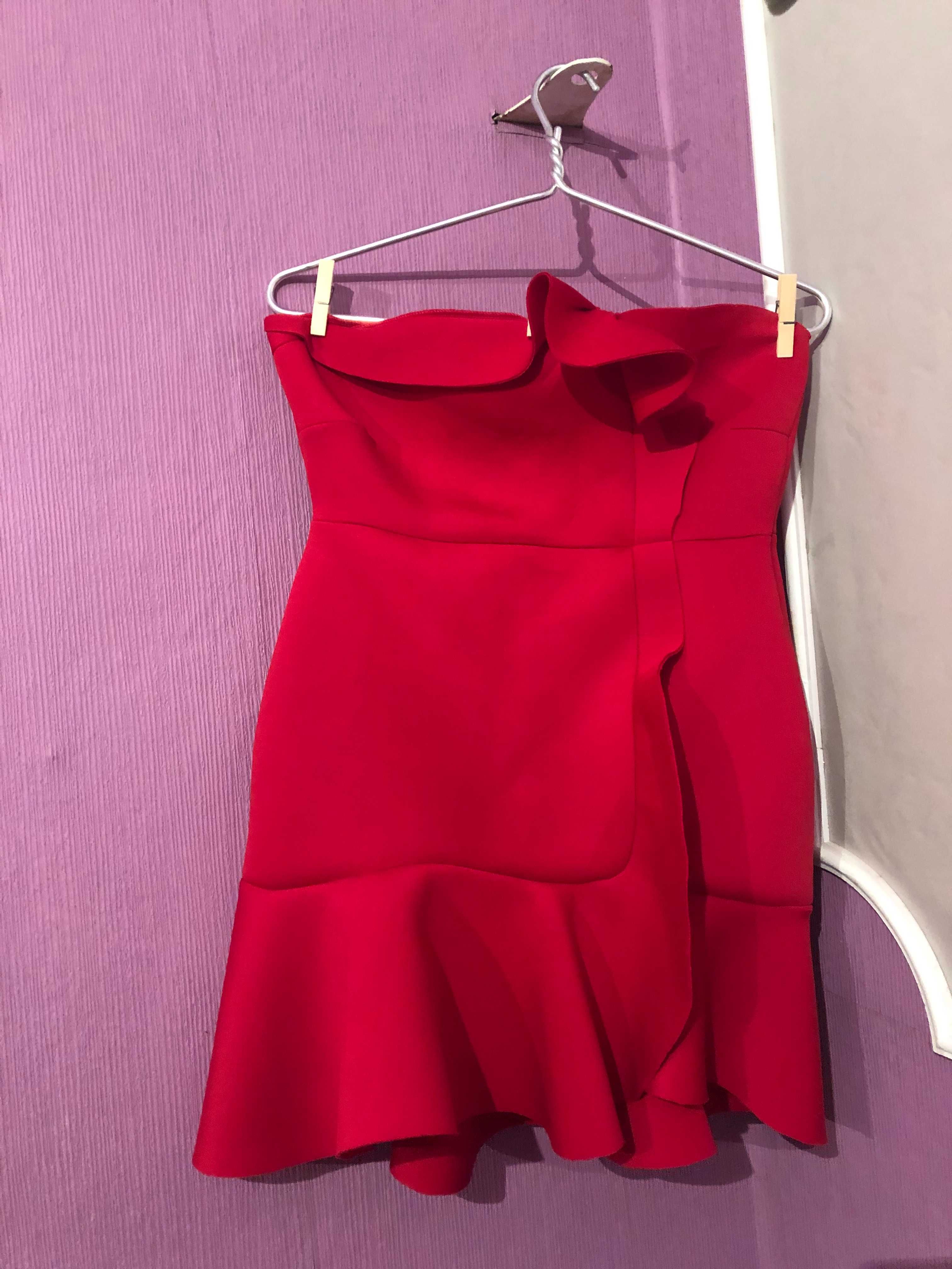 Червона сукня для вечірок і свят