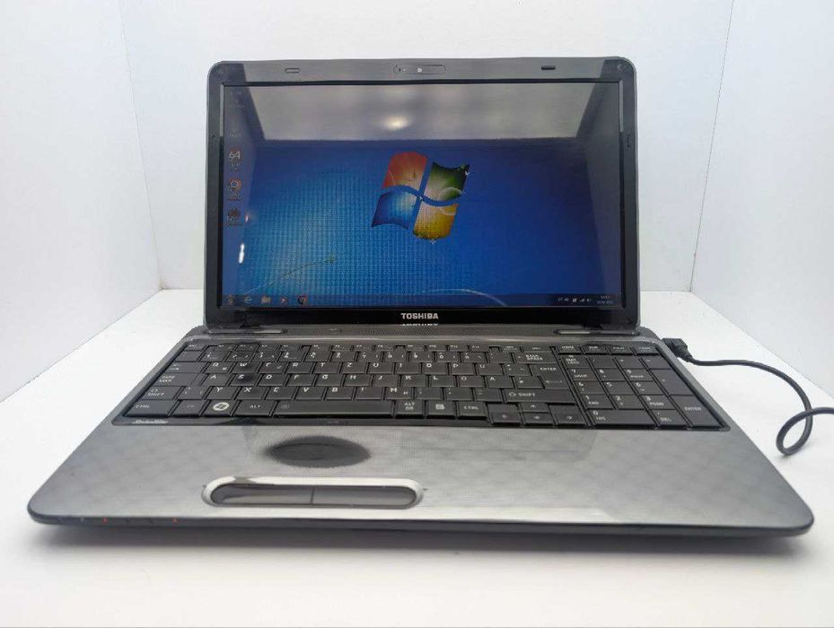 Toshiba L750 Intel i5-2430M Ram:6gb HDD:500gb nVIDIA 520M 1gb 15.6''
