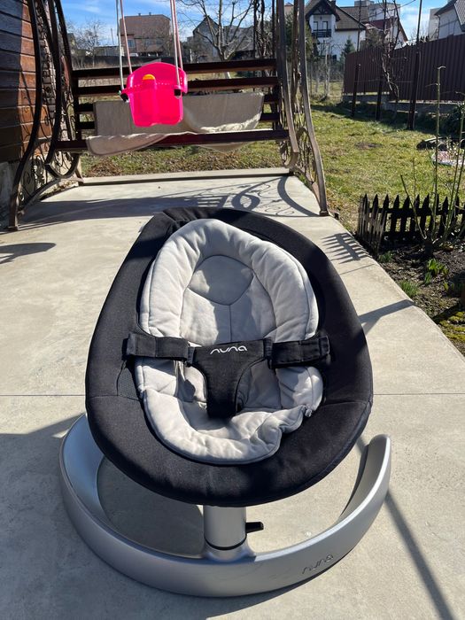 Заколисуючий центр/шезлонг Nuna