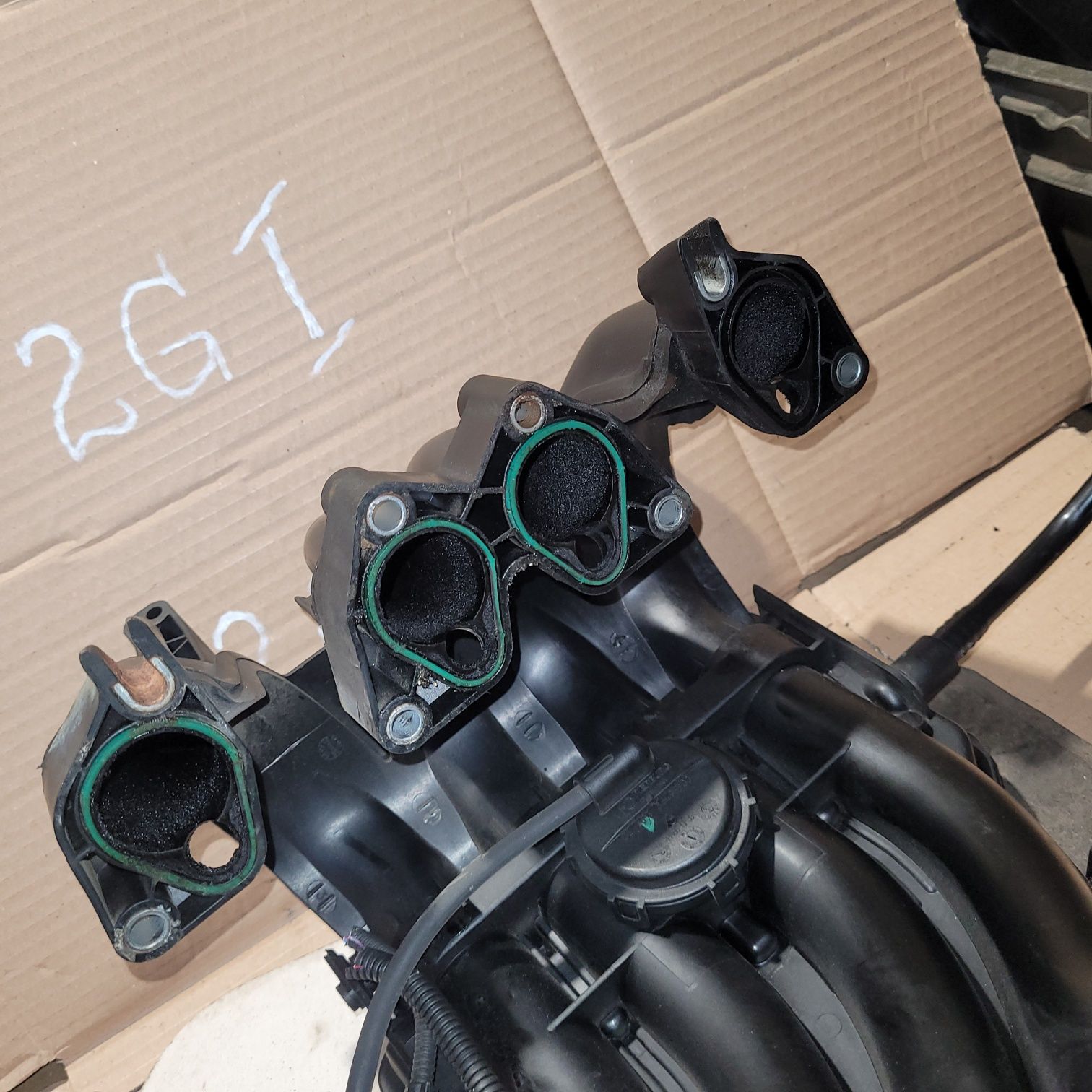 Kolektor ssący dolotowy audi a3 8p 1.6MPI benzyna 2004r BGU