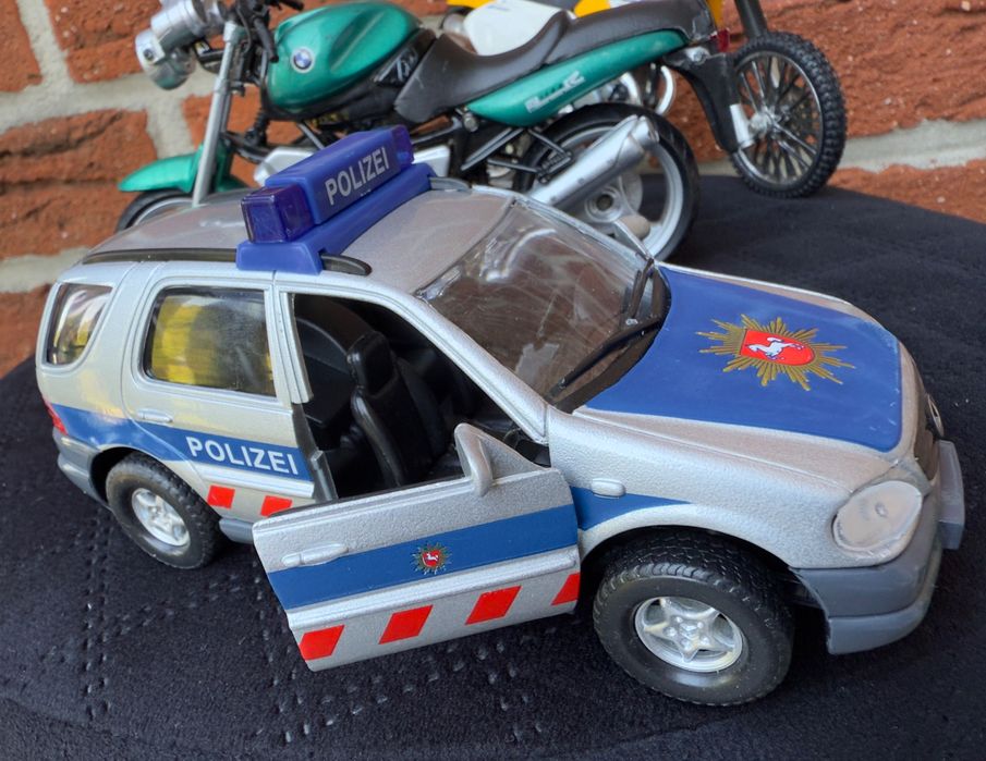 Колекційні моделі мотоцикл та поліцейське авто (Німеччина)