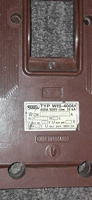 jakaś stara podstawa, obudowa pod wyłącznik