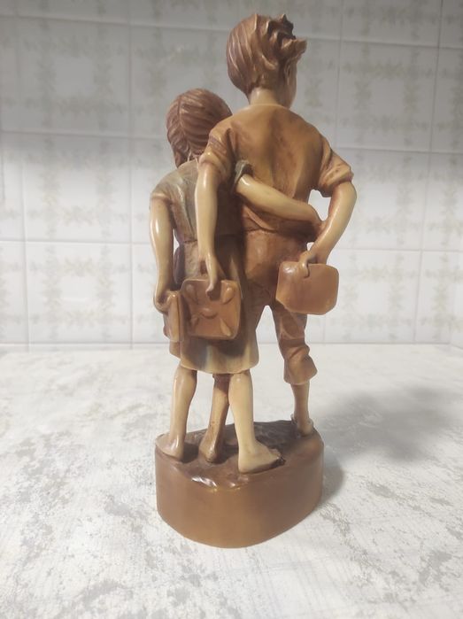 Estátua menino e menina