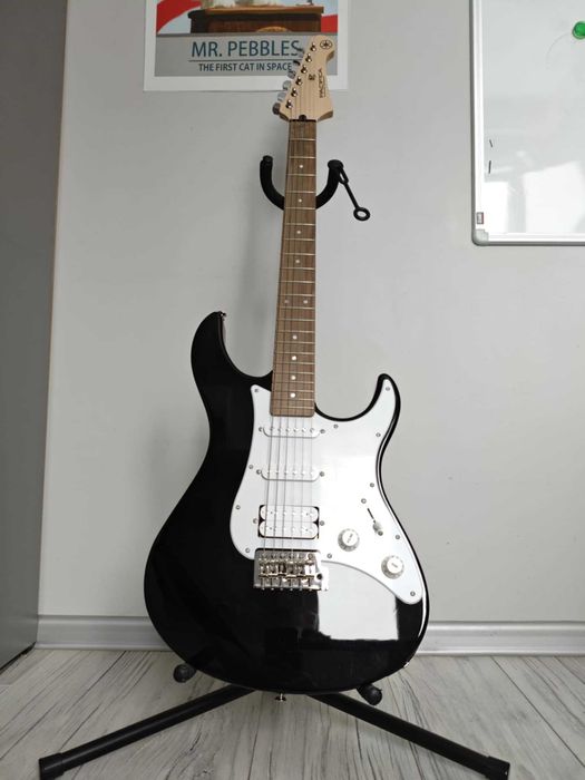 Zestaw giarowy: Yamaha Pacifica 012 +Line 6 Spider V 20MkII +akcesoria