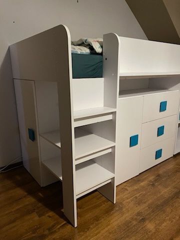 Łóżko piętrowe .