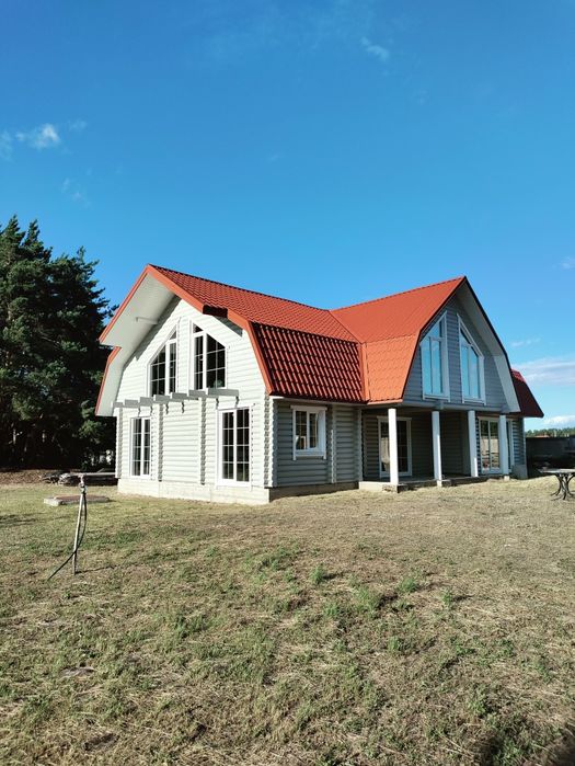 Дерев'яний будинок з оциліндрованого брусу