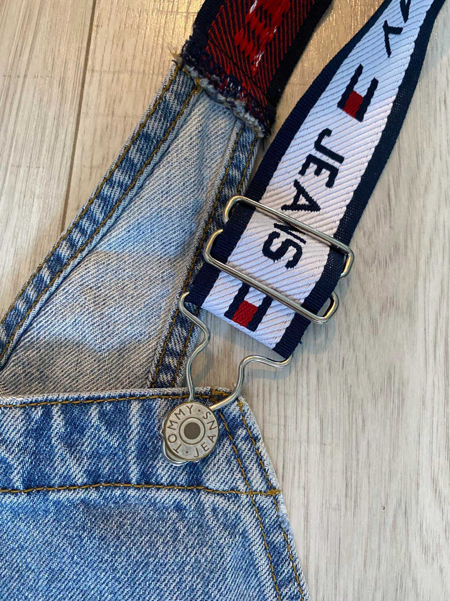 Sukienka jeansowa typu ogrodniczka Tommy Jeans