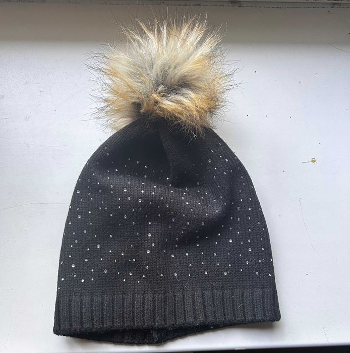 Czapka damska z pomponem