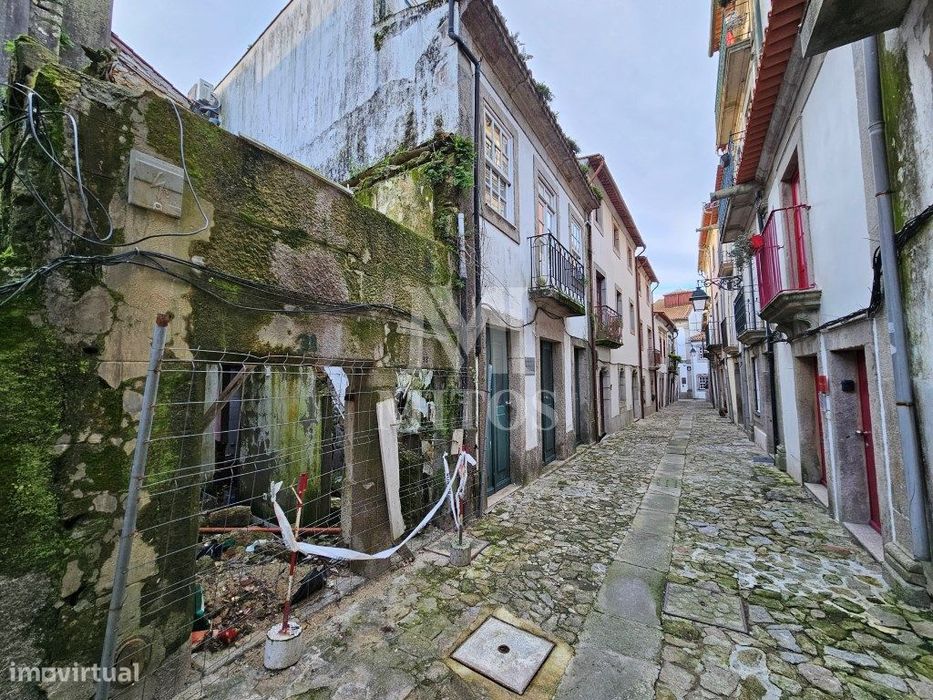 Prédio, para recuperar, no centro da cidade