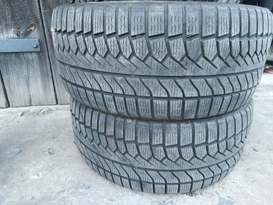 Opony zimowe Godride 235/40R18