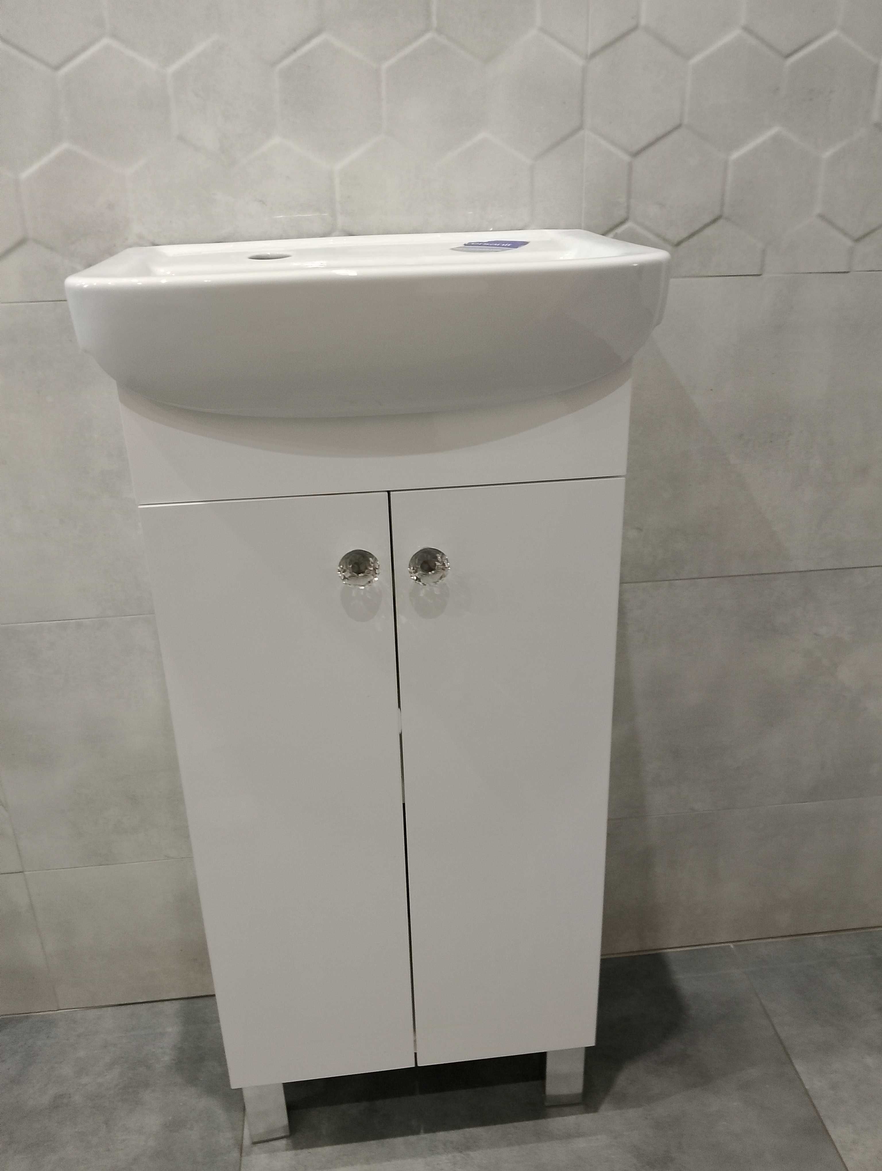 Nowa szafka z umywalką