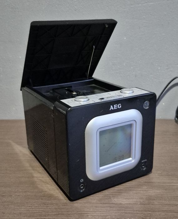 Radio budzik AEG SRC4325 Sprawny