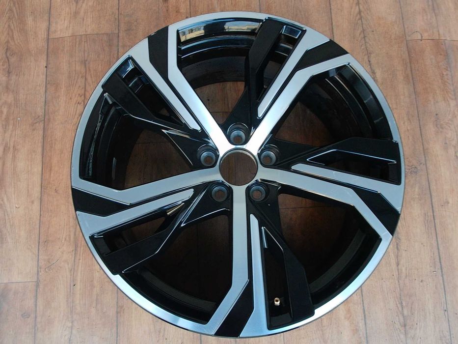 Felga Volvo S60 V60 V90 XC40 XC60 19 5x108 ET 42