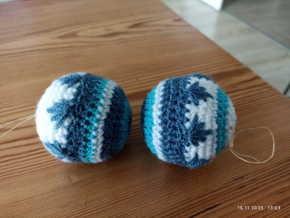 Bombki szydełkowe niebieski biały 6 cm zestaw 2 sztuki