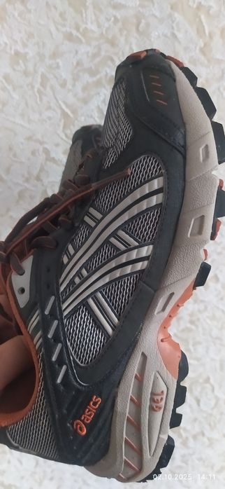 Жіночі кросівки asics 37р.Оригінал.
